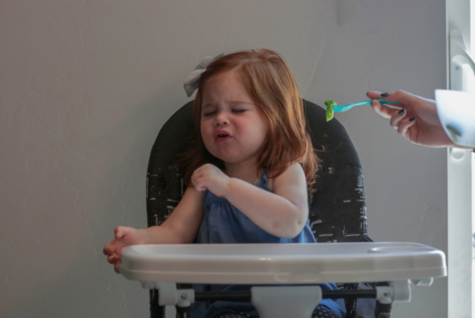 Çocuğuma Yemek Yedirirken Bazen Sabrım Kalmıyor ve Sinirleniyorum. Ben Kötü Bir Anne Miyim?