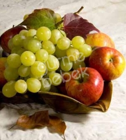 Üzümlü yeşil salata Üzümlü yeşil salata