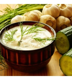 Salatalıklı yoğurtlu dip Salatalıklı yoğurtlu dip